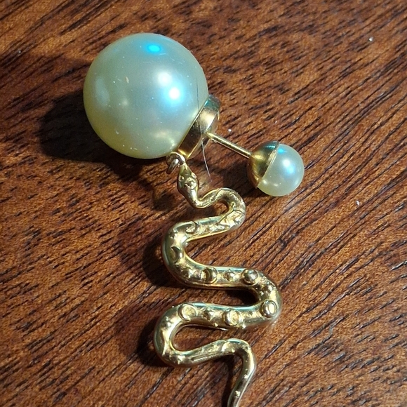 Christian Dior Gold Snake Pearl Earrings - Picture 4 of 7